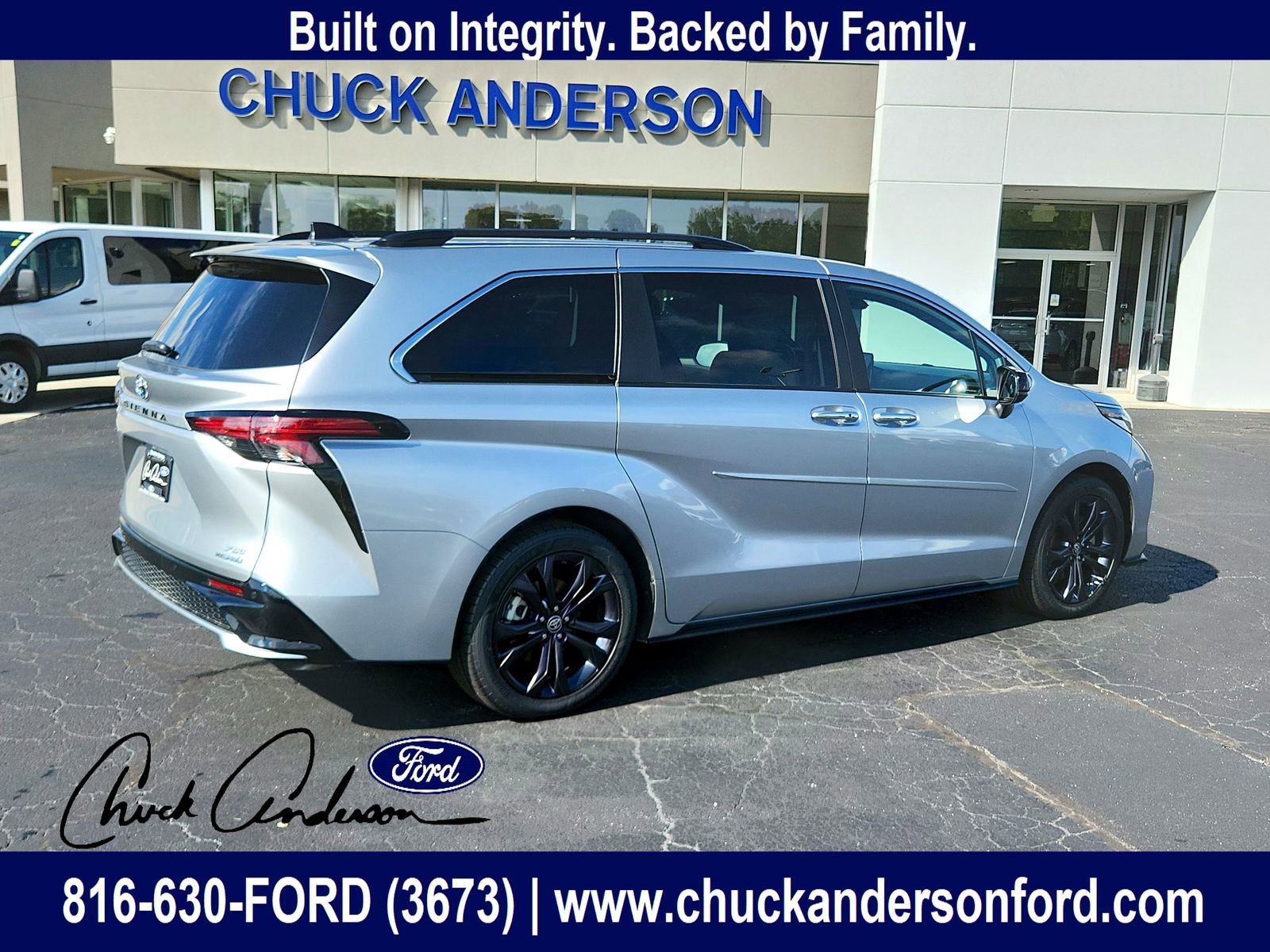 Used 2023 Toyota Sienna XSE w/ XSE Plus Package image 6