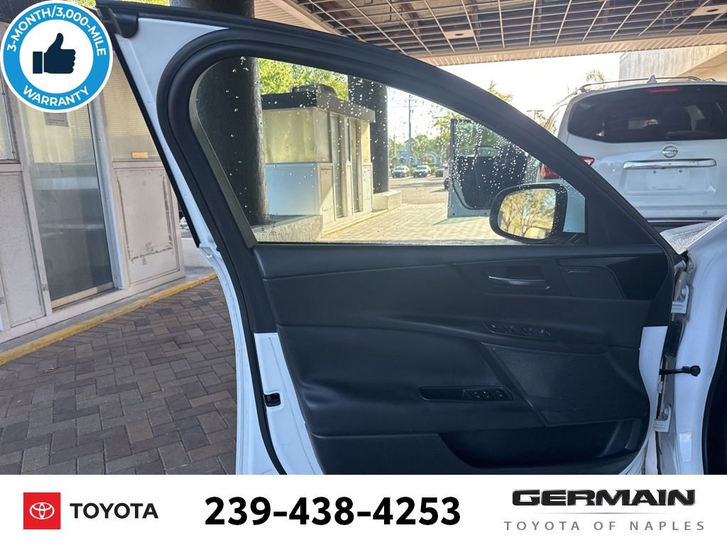 Used 2019 Jaguar XE Premium image 19