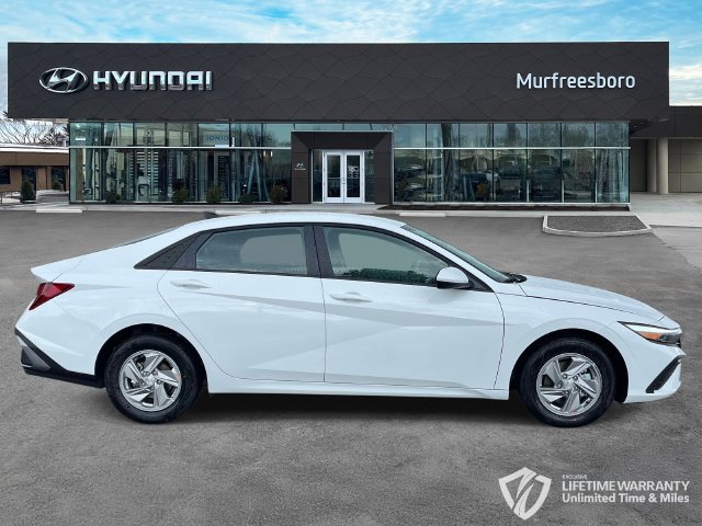 New 2026 Hyundai Elantra SE FWD image 4