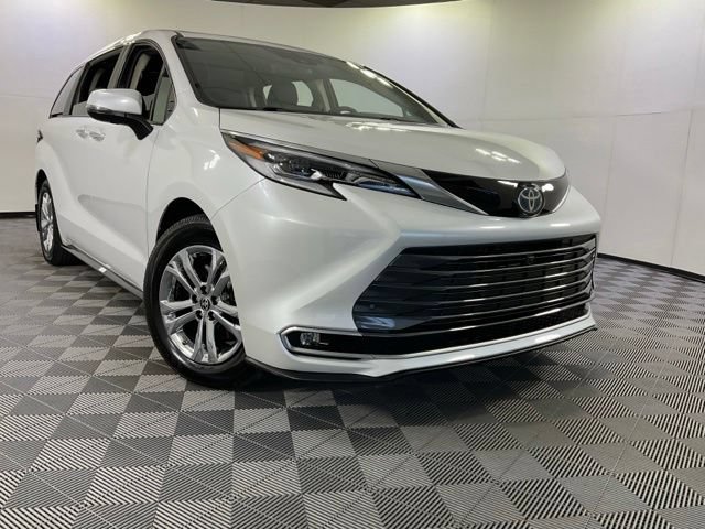 Used 2023 Toyota Sienna Platinum AWD/4WD image 43