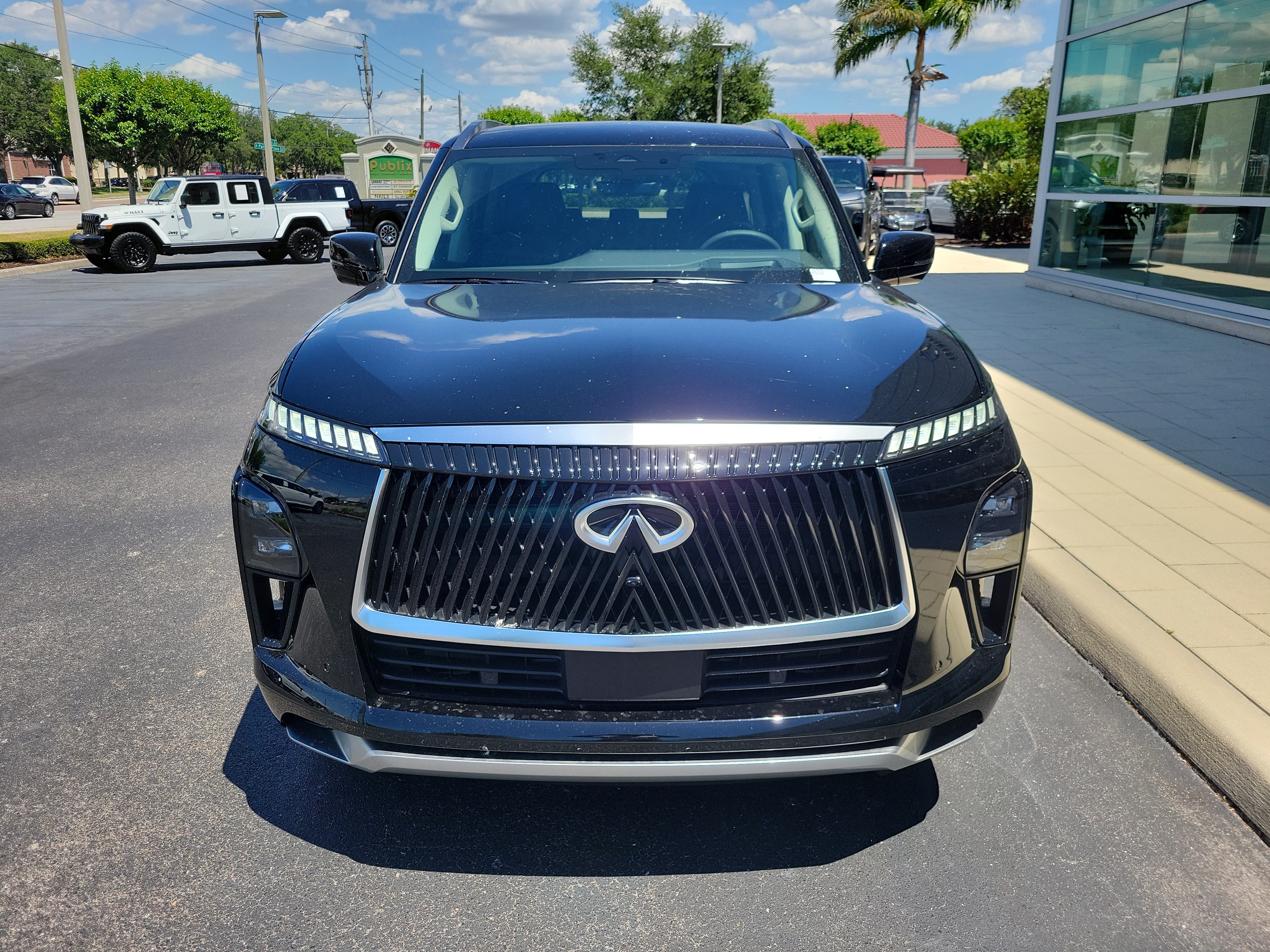 New 2026 INFINITI QX80 Luxe RWD image 2