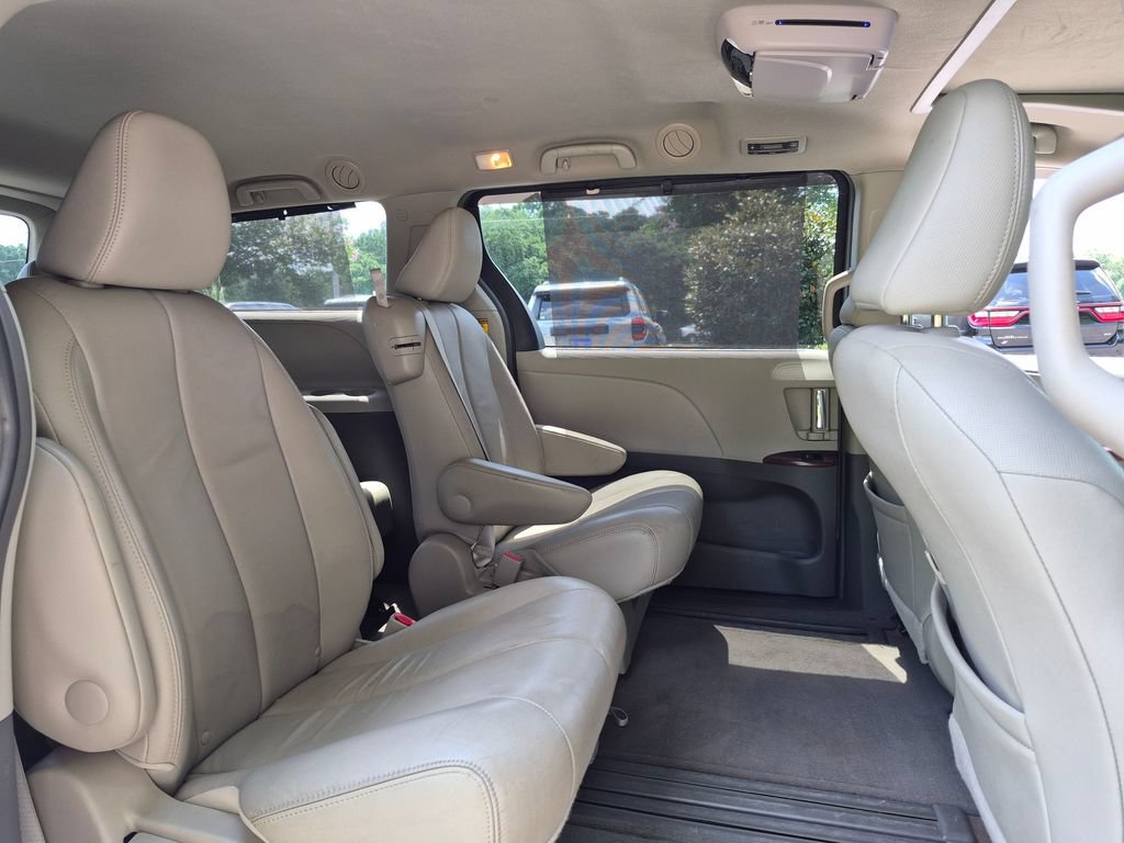 Used 2014 Toyota Sienna XLE FWD image 29