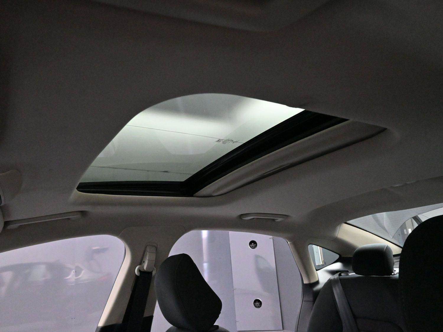 Used 2020 Ford Fusion SE image 28