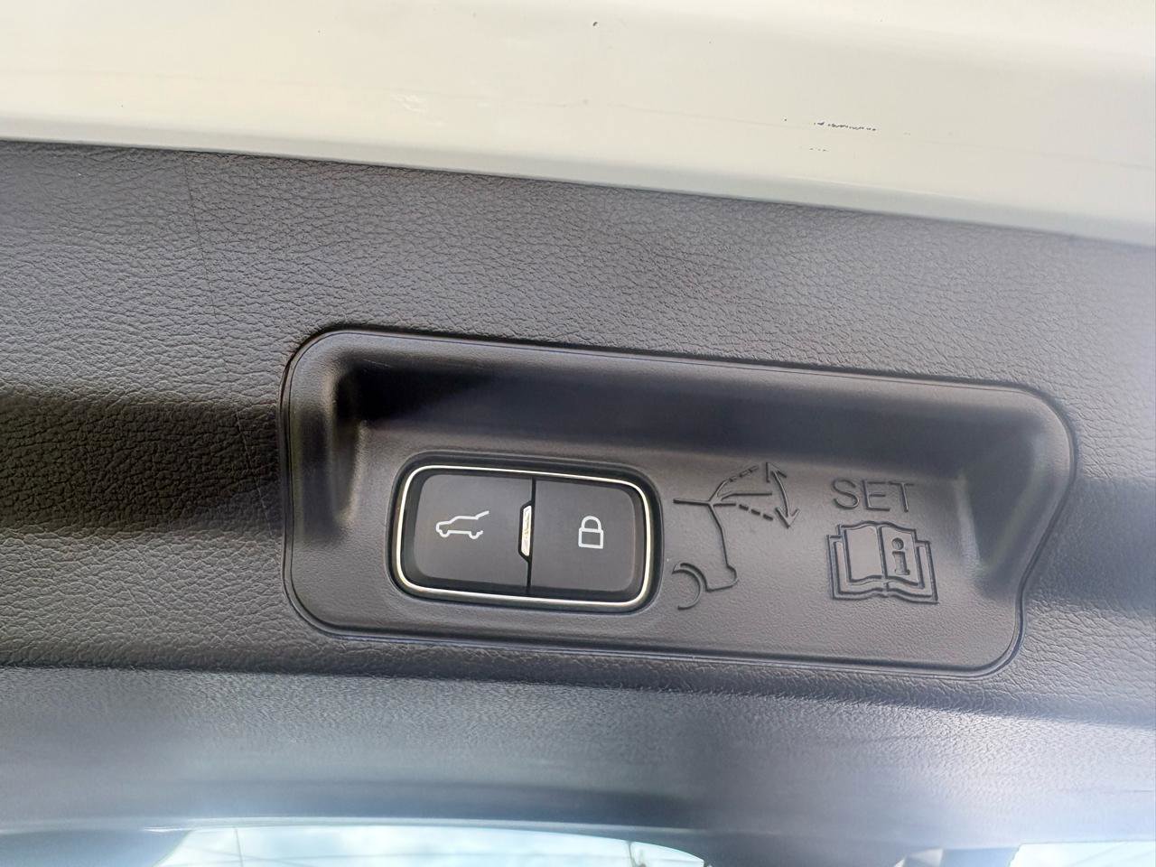 Used 2021 Ford Explorer XLT AWD/4WD image 5