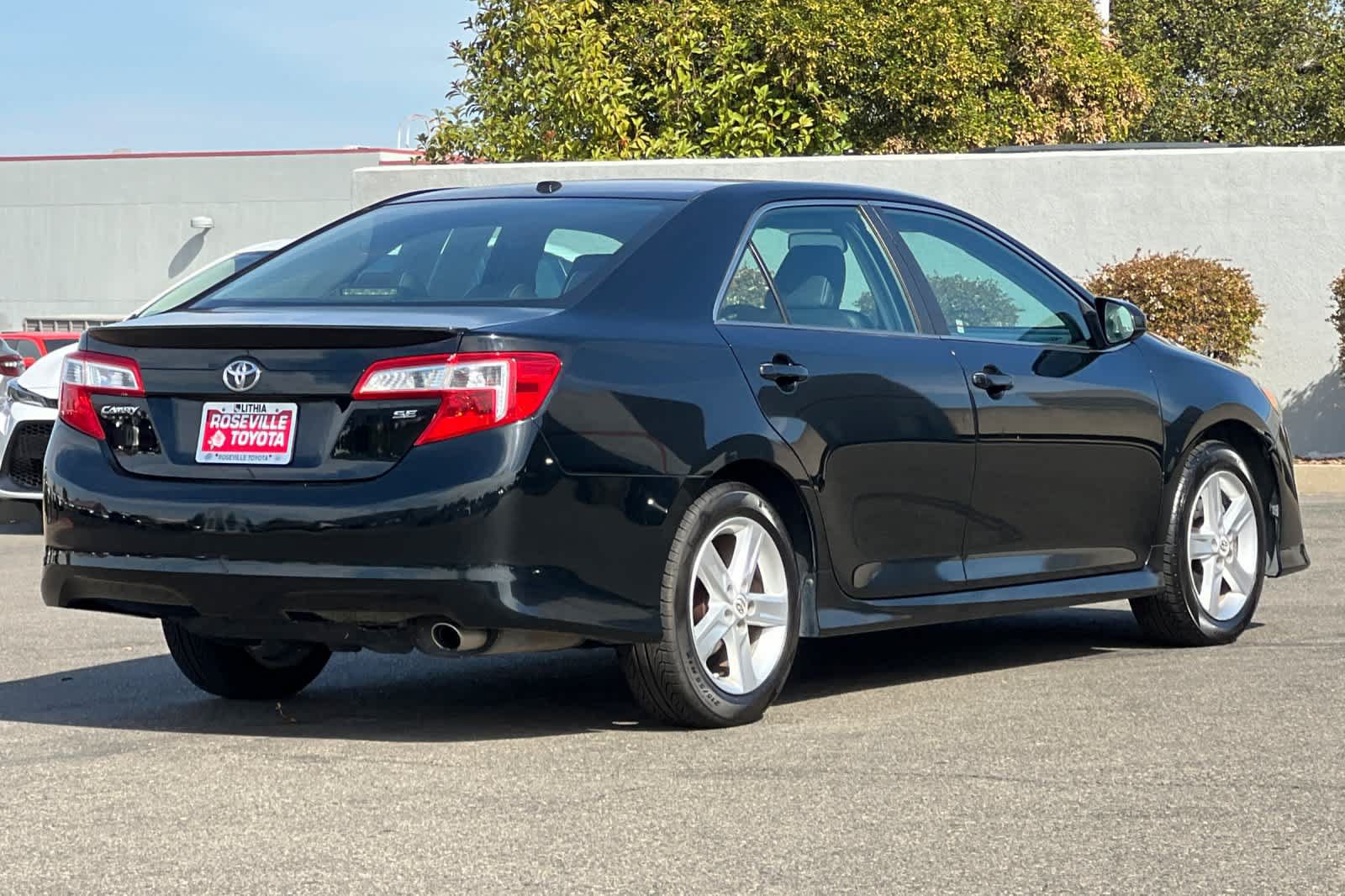 Used 2012 Toyota Camry SE FWD image 2
