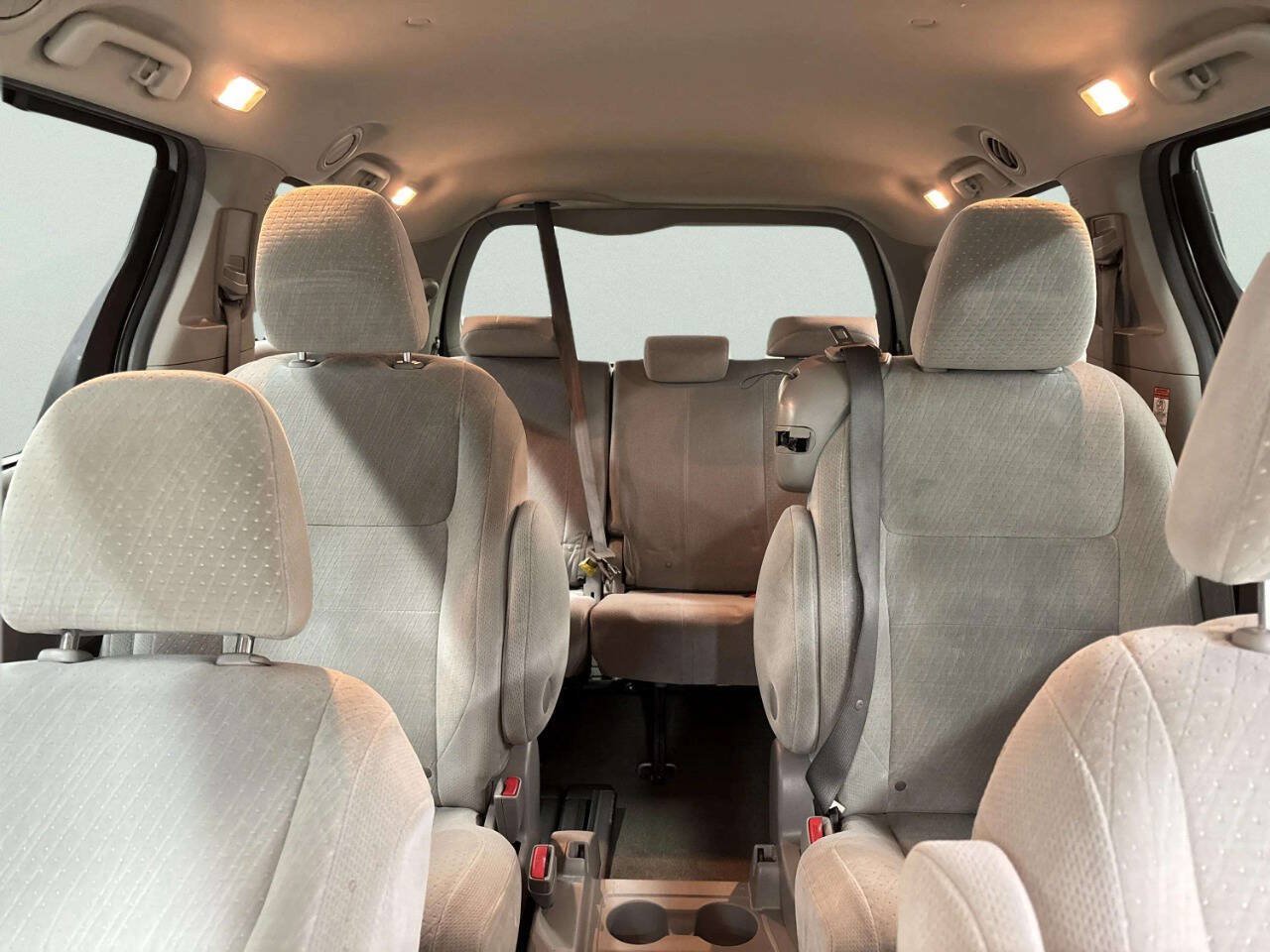 Used 2015 Toyota Sienna LE FWD image 23