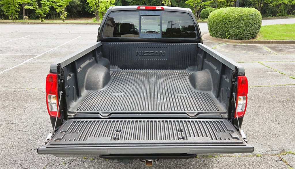 Used 2010 Nissan Frontier SE w/ SE Value Truck Pkg RWD image 35
