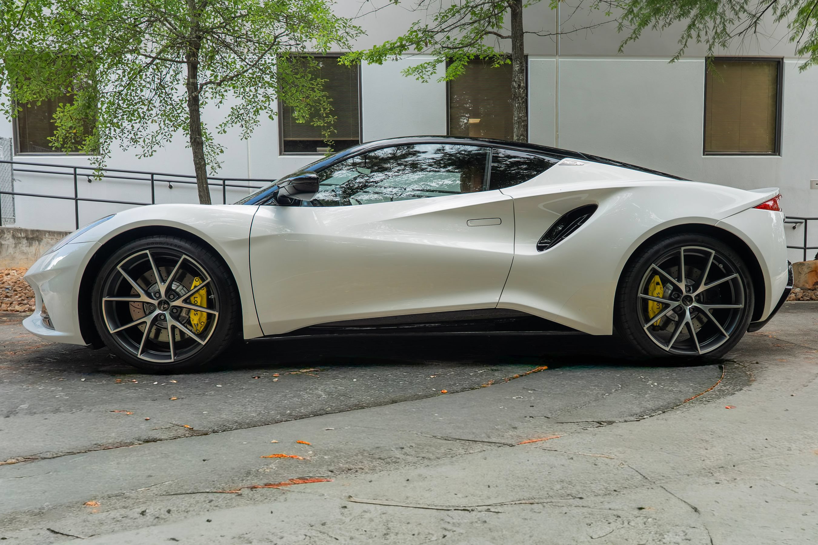 Used 2025 Lotus Emira RWD image 13