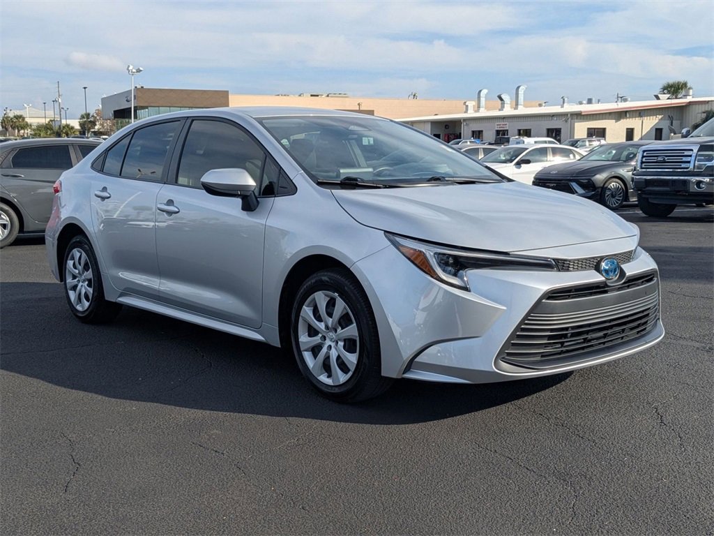 Used 2024 Toyota Corolla LE image 3