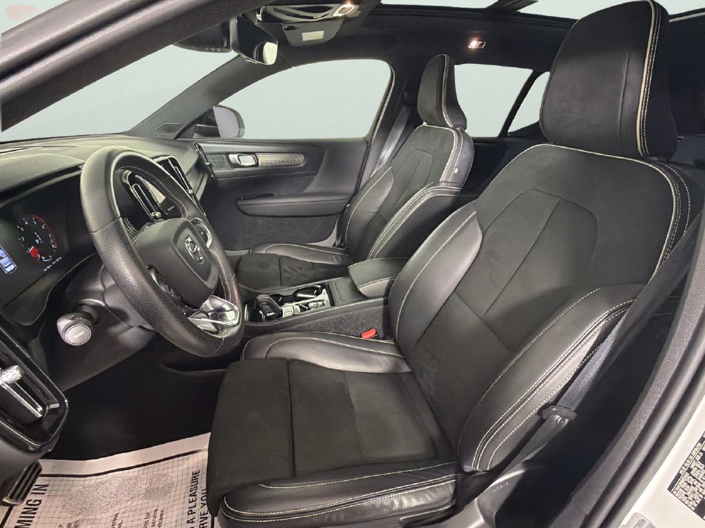 Used 2021 Volvo XC40 T4 R-Design w/ Advanced Package FWD image 17