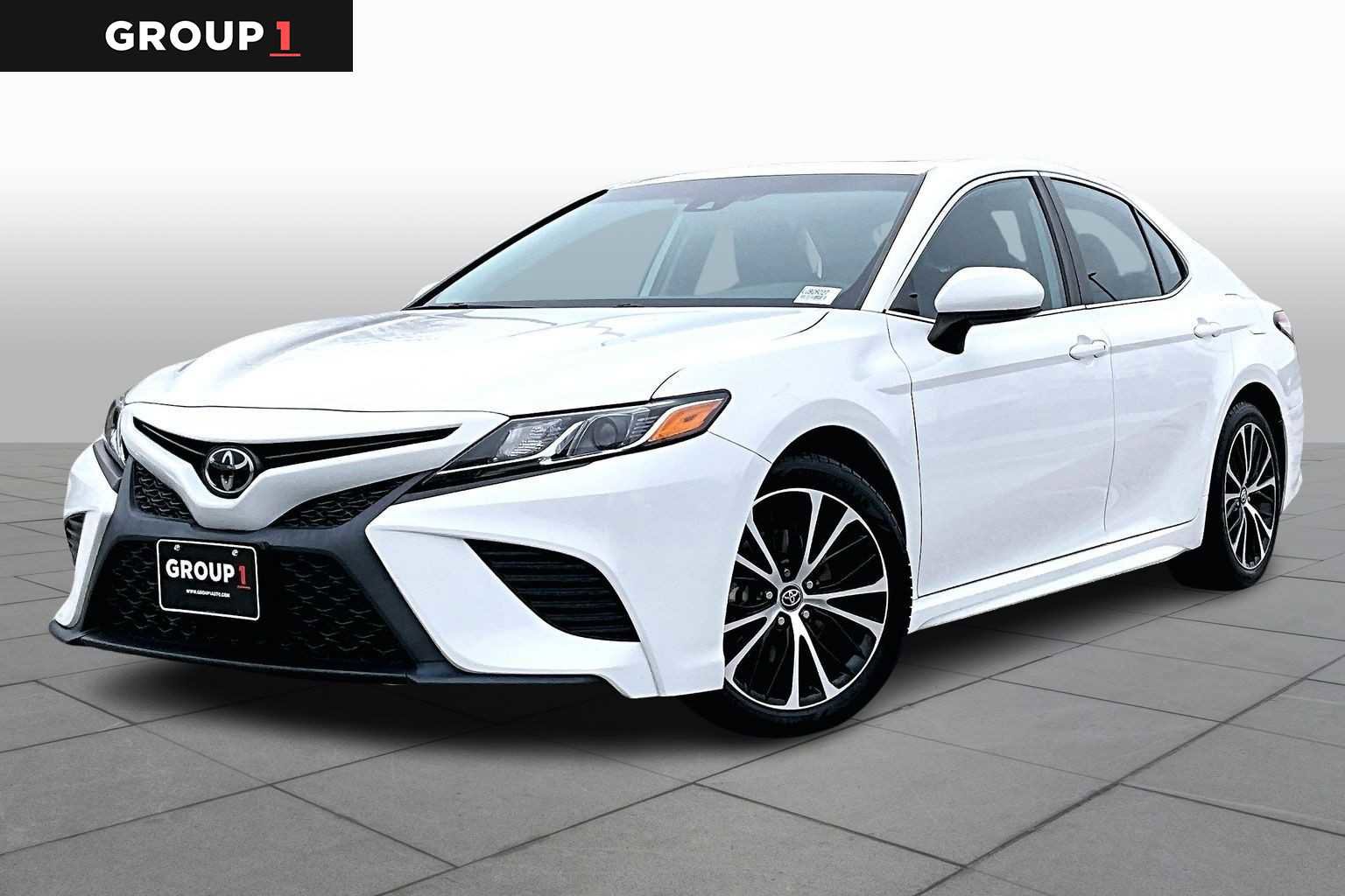 Used 2020 Toyota Camry SE image 1