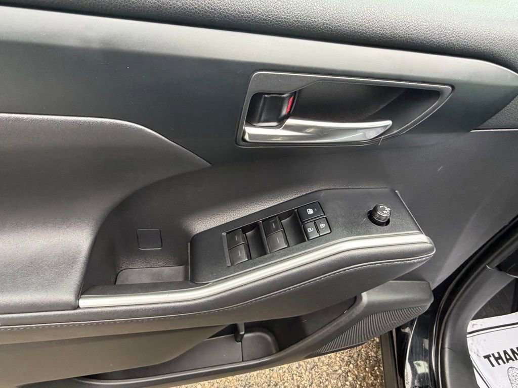 Used 2020 Toyota Highlander XLE image 12