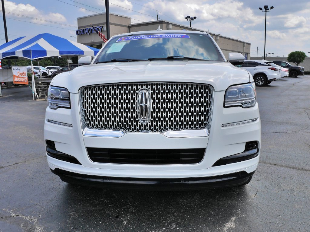 Used 2024 Lincoln Navigator L Reserve AWD/4WD image 2
