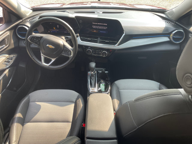 Used 2025 Chevrolet Trax LT w/ LT Convenience Package FWD image 22