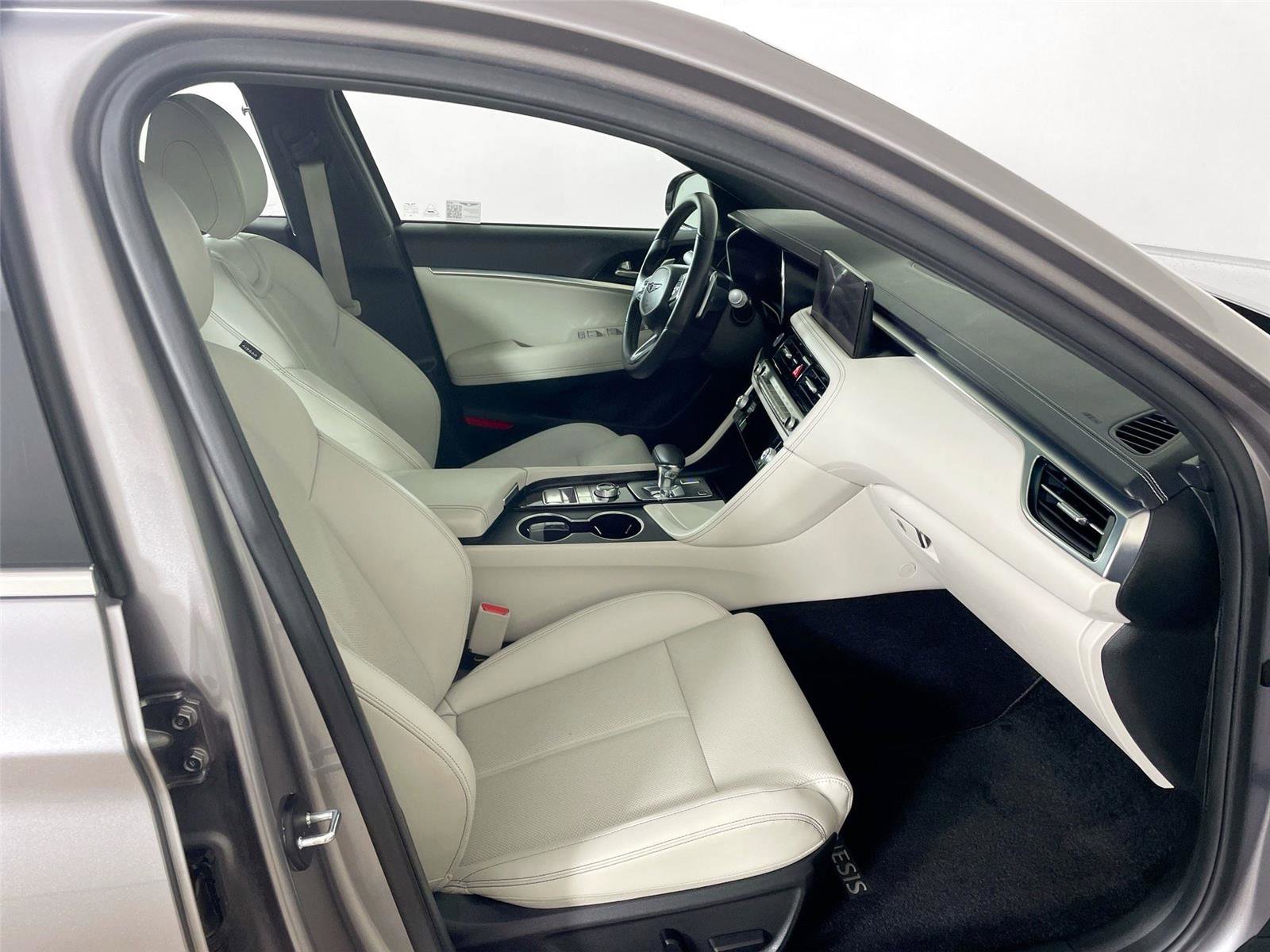 Used 2025 Genesis G70 2.5T image 28