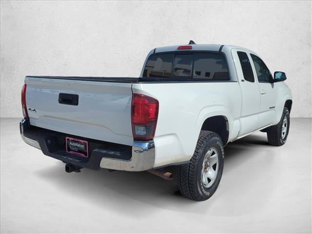 Used 2022 Toyota Tacoma SR5 AWD/4WD image 5