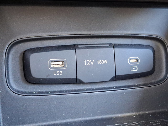 Used 2023 Hyundai Venue SEL image 23