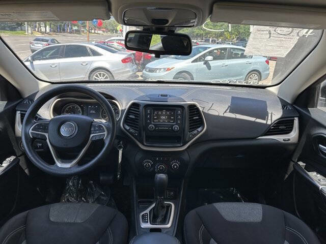 Used 2015 Jeep Cherokee Sport FWD image 17