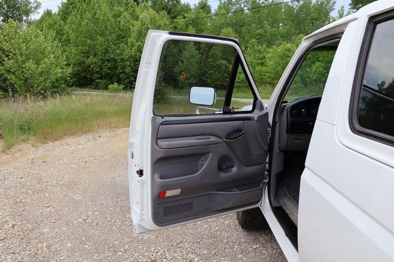 Used 1996 Ford Bronco XLT AWD/4WD image 9