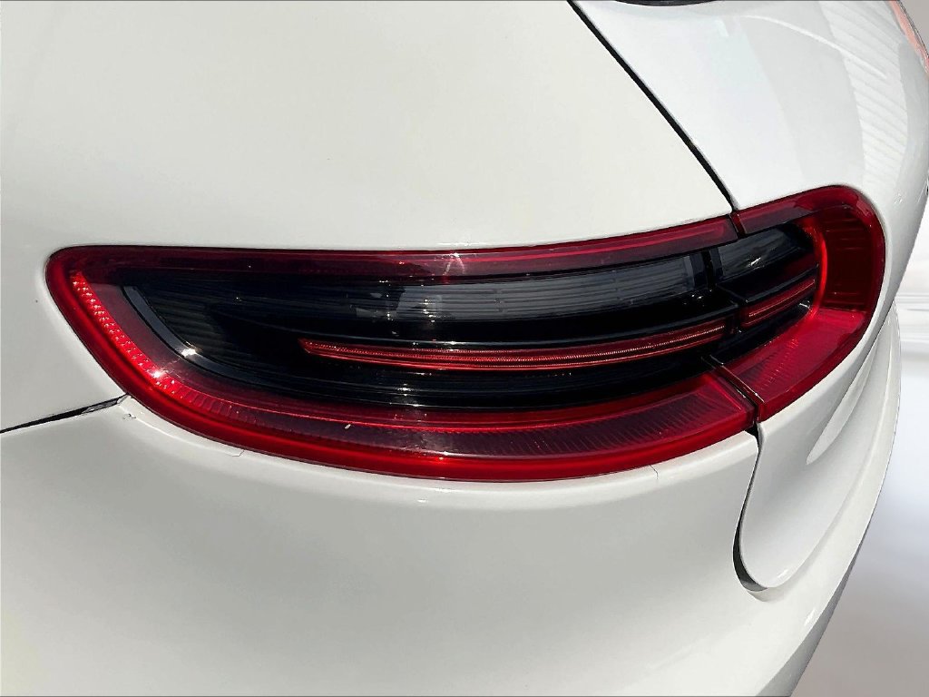 Used 2018 Porsche Macan AWD/4WD image 21