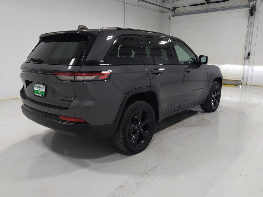 Used 2023 Jeep Grand Cherokee Limited w/ Black Appearance Package AWD/4WD image 9
