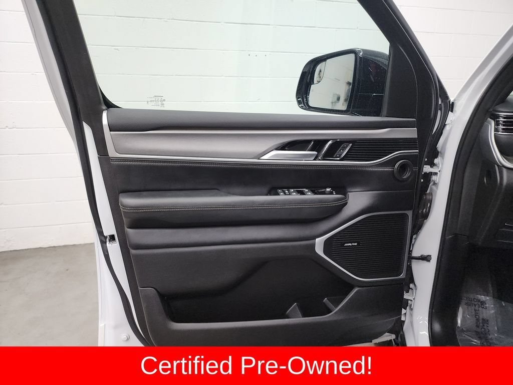 Certified 2025 Jeep Wagoneer Series II w/ 8-Passenger Seating Package AWD/4WD image 11