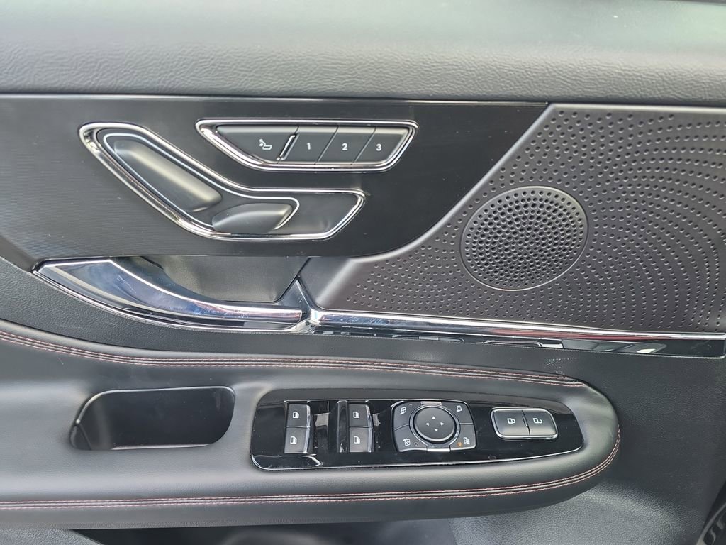 Used 2025 Lincoln Corsair Reserve image 22