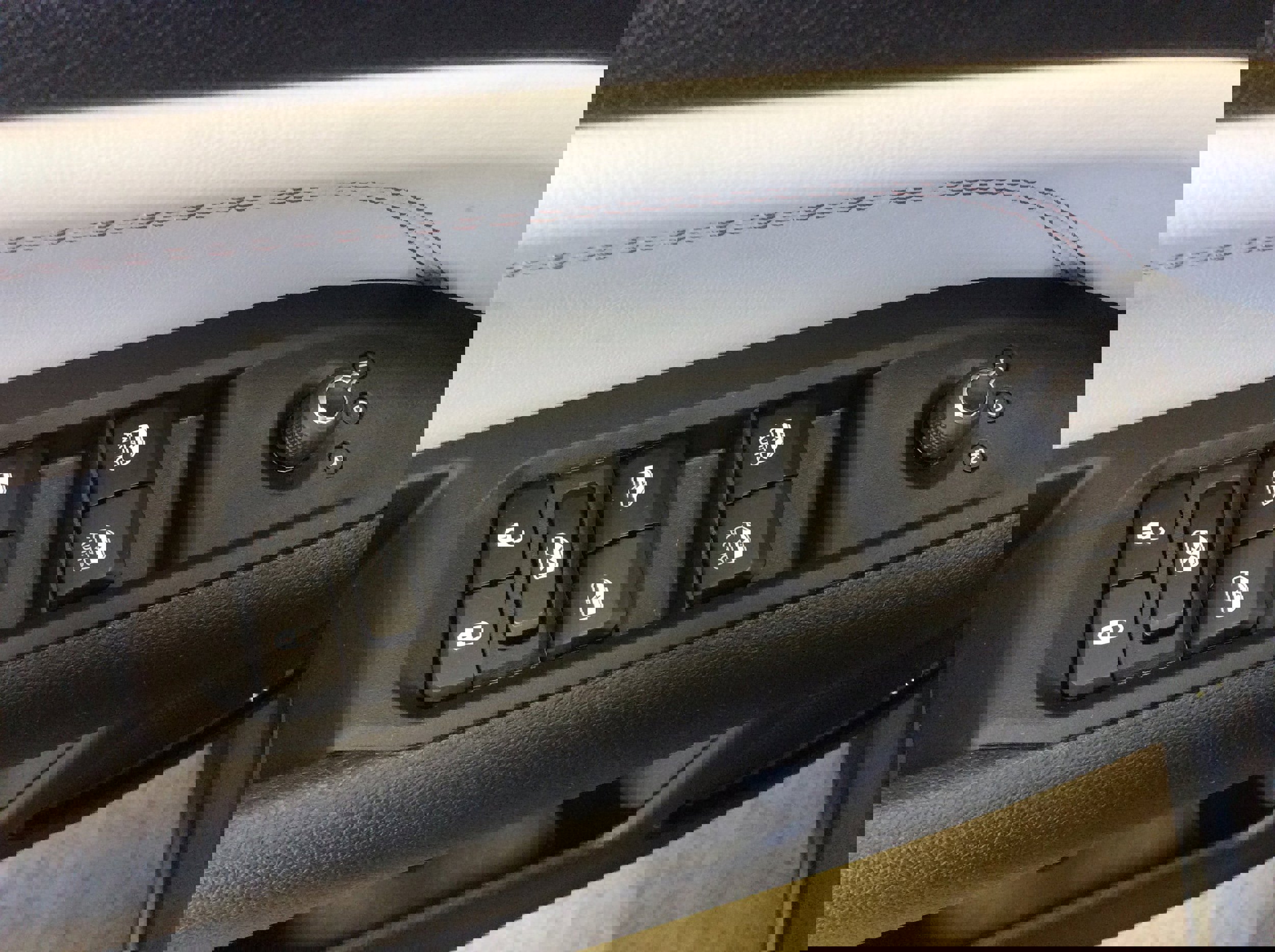 Used 2024 Jeep Compass Limited image 13