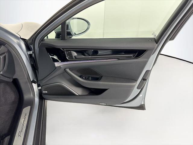 Used 2025 Porsche Panamera RWD image 26