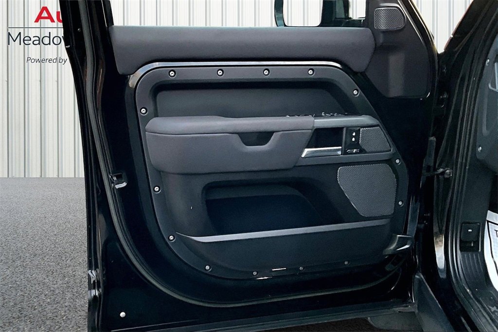 Used 2023 Land Rover Defender 110 X-Dynamic SE image 20