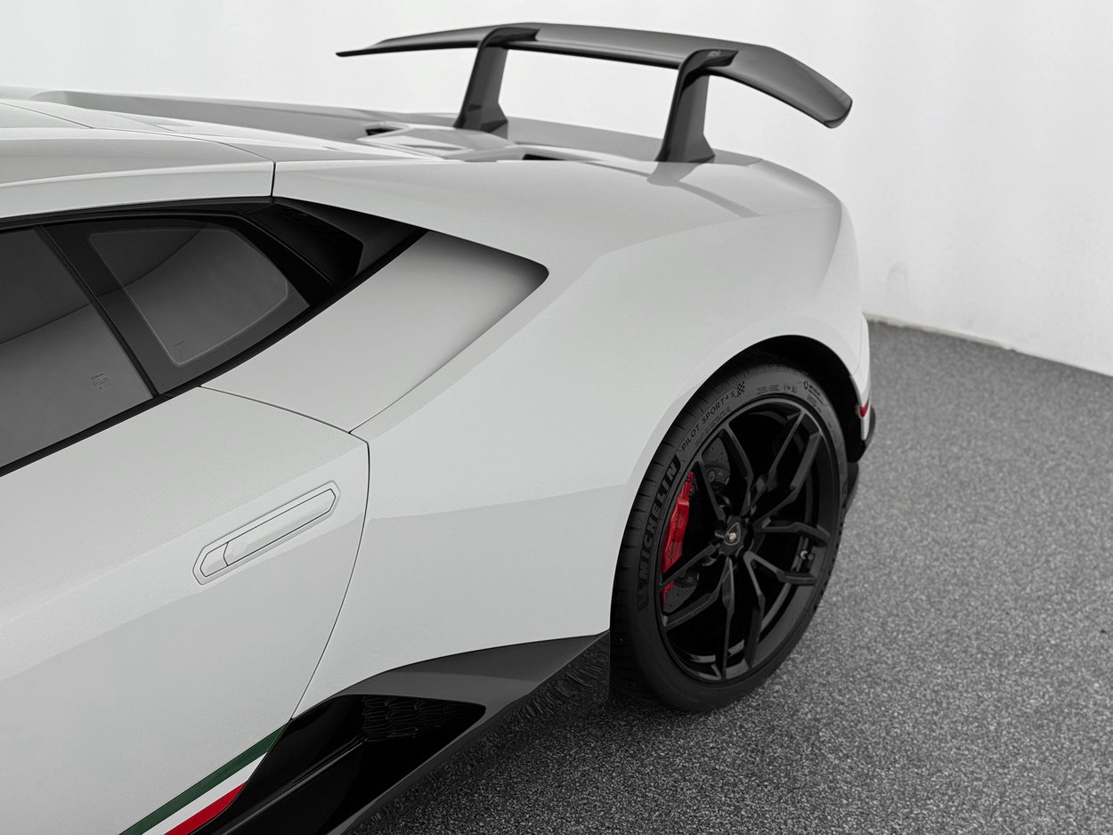 Used 2018 Lamborghini Huracan Performante AWD/4WD image 43