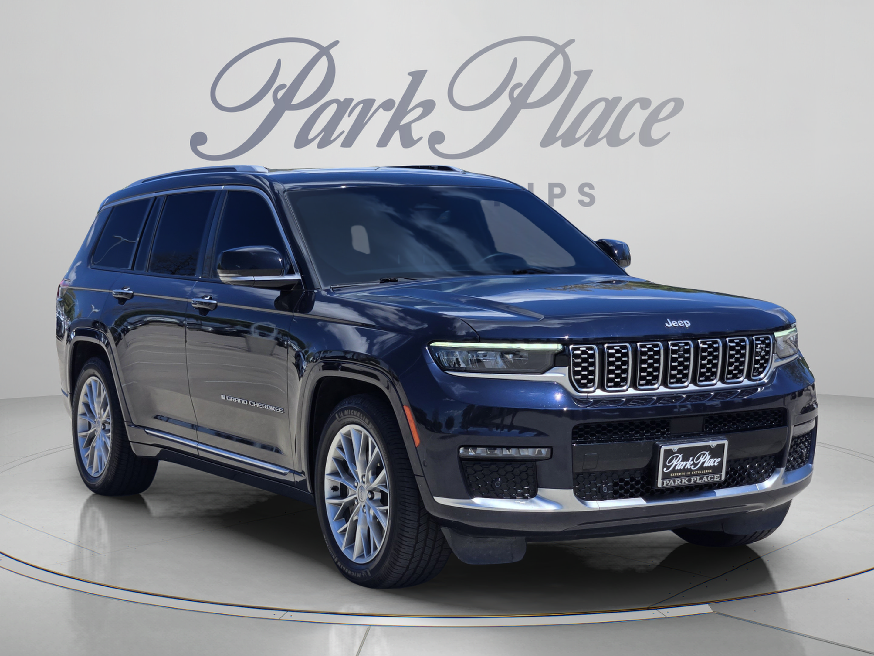 Used 2023 Jeep Grand Cherokee L Summit w/ Advanced Protech Group IV AWD/4WD image 5