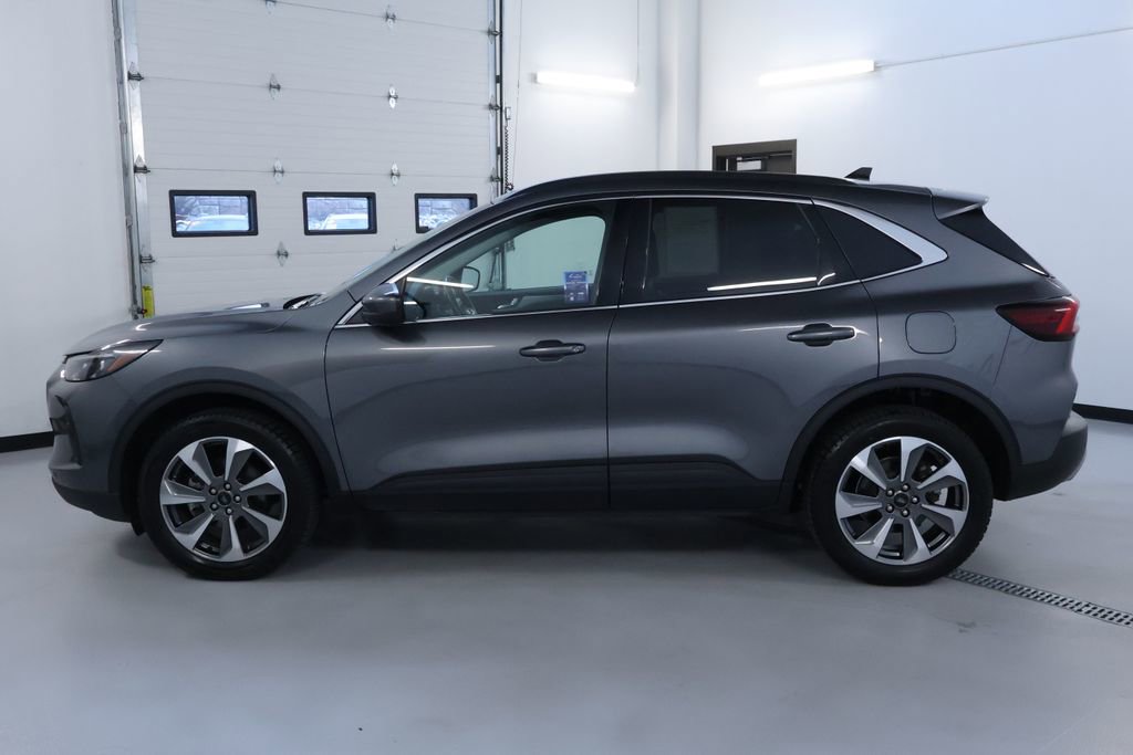 Used 2024 Ford Escape Platinum image 4