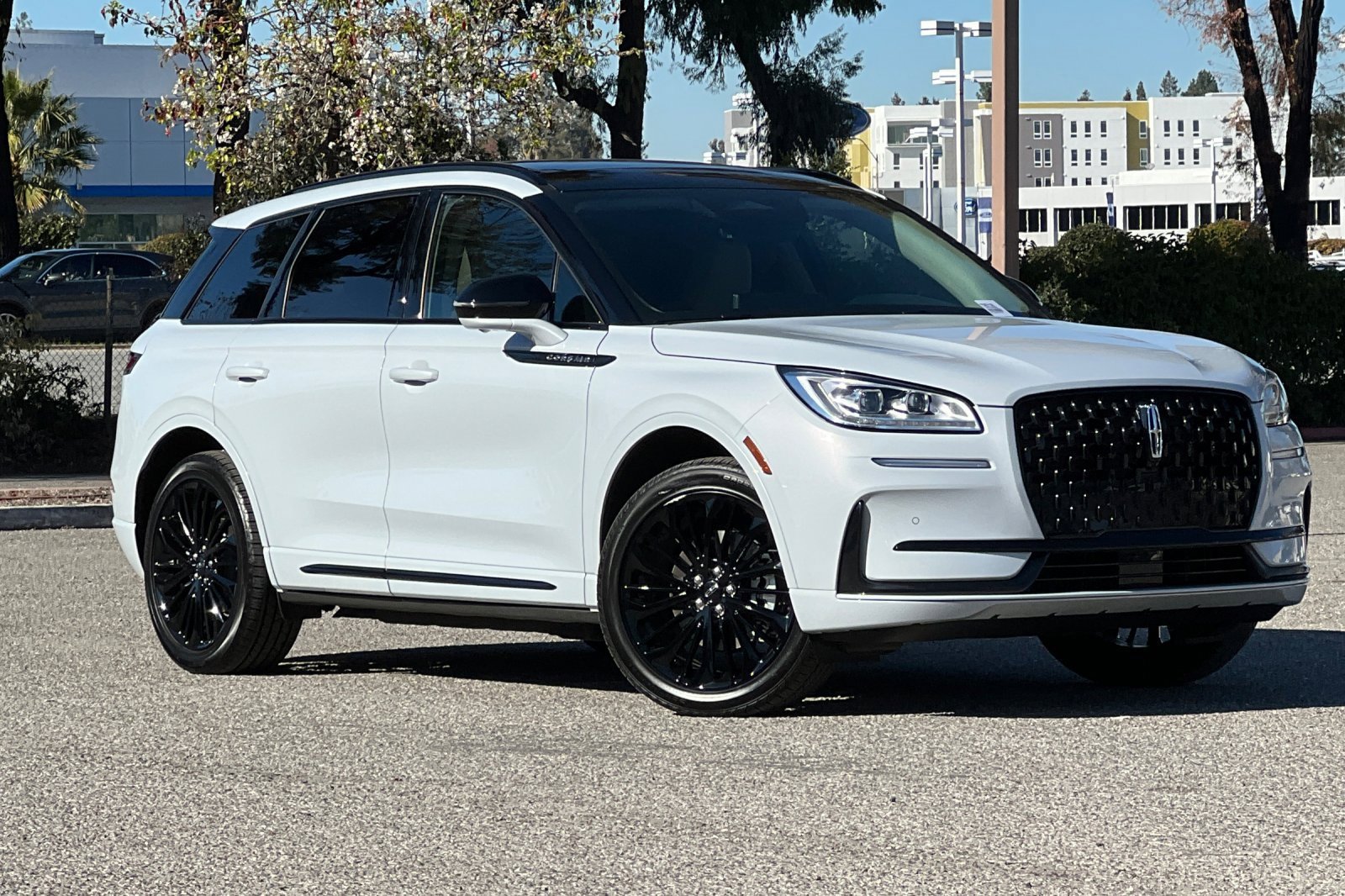 Used 2025 Lincoln Corsair Grand Touring w/ Equipment Group 301A image 2