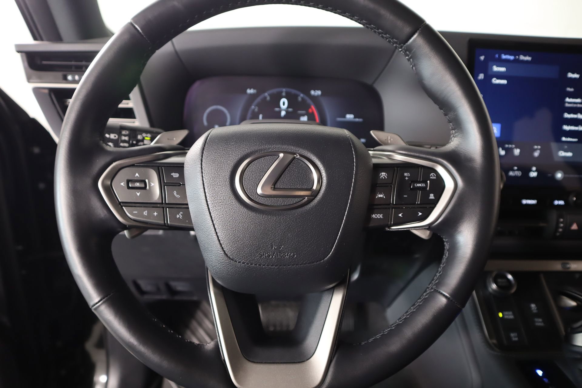 Used 2025 Lexus GX 550 w/ Accessory Package (Z1) AWD/4WD image 3