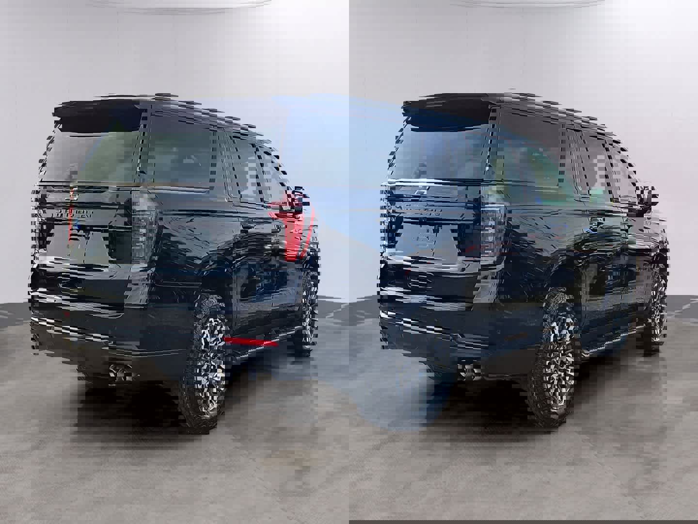 Certified 2025 Chevrolet Suburban Z71 image 4