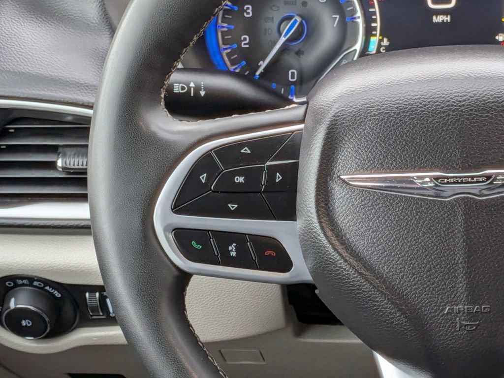 Used 2024 Chrysler Pacifica Touring-L image 23