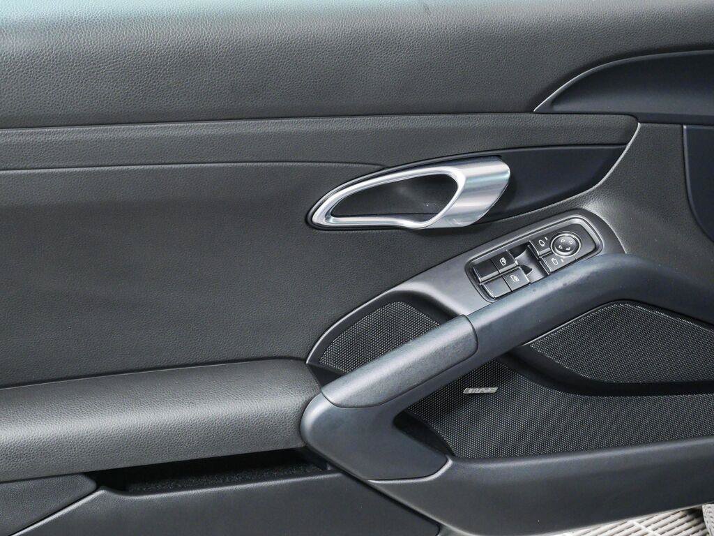Certified 2019 Porsche 718 Cayman RWD image 6