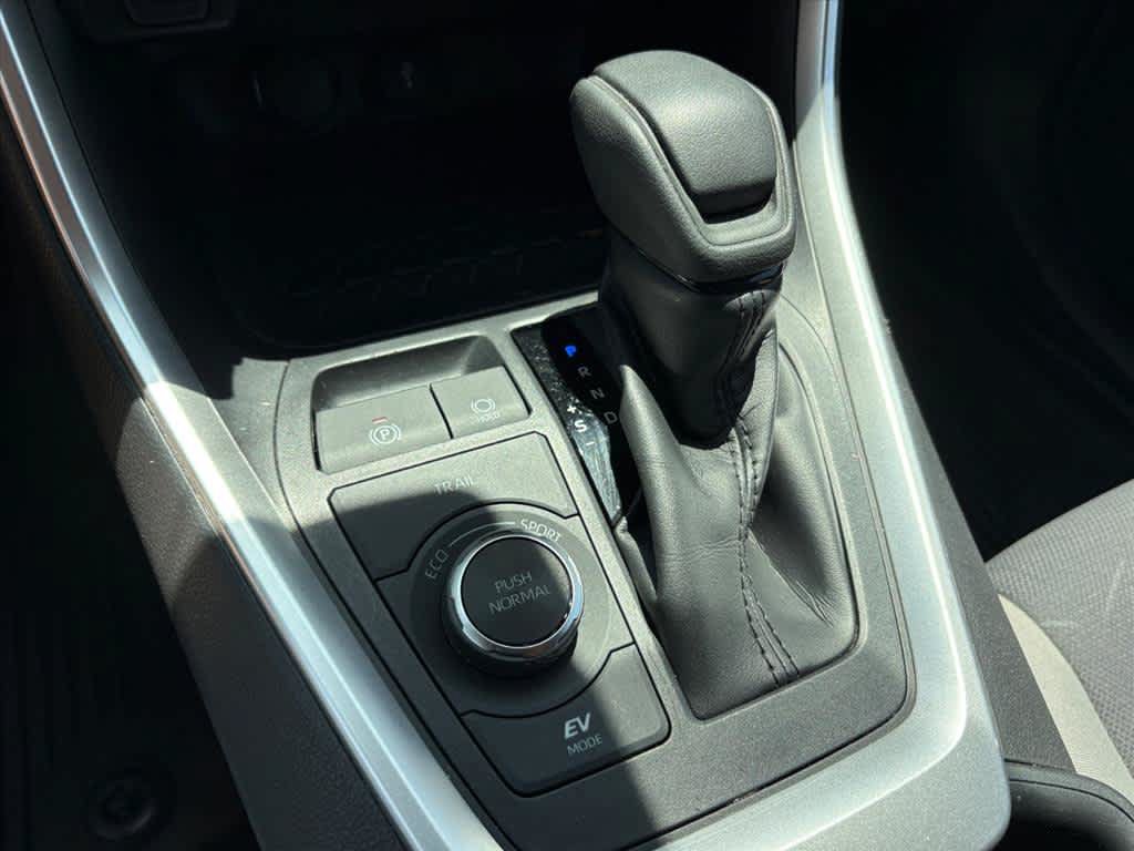 Used 2022 Toyota RAV4 XLE AWD/4WD image 19