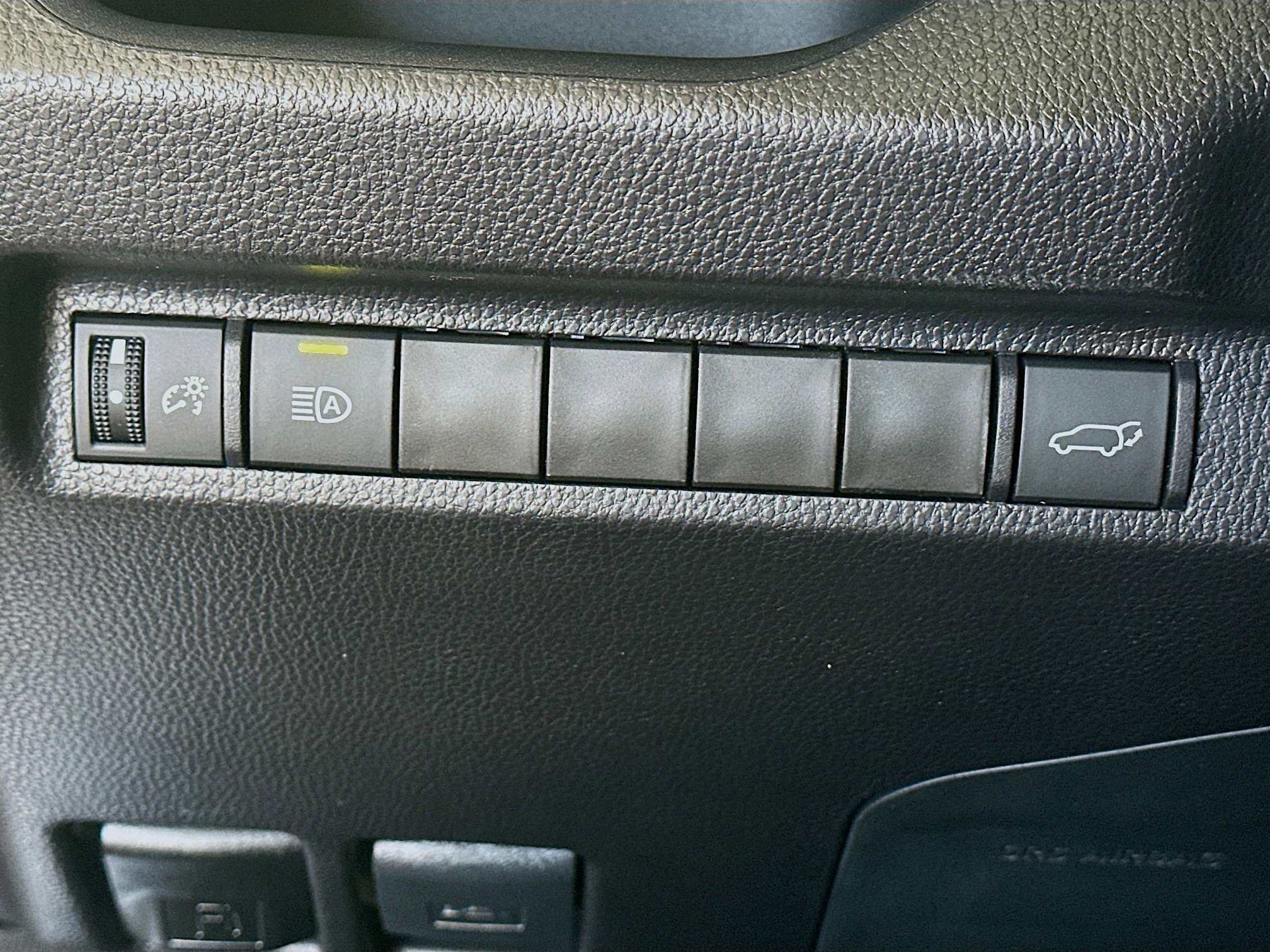 Used 2025 Toyota RAV4 XLE w/ Convenience Package image 17