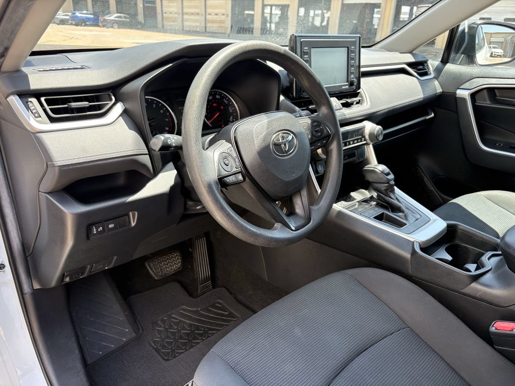 Used 2020 Toyota RAV4 LE FWD image 14