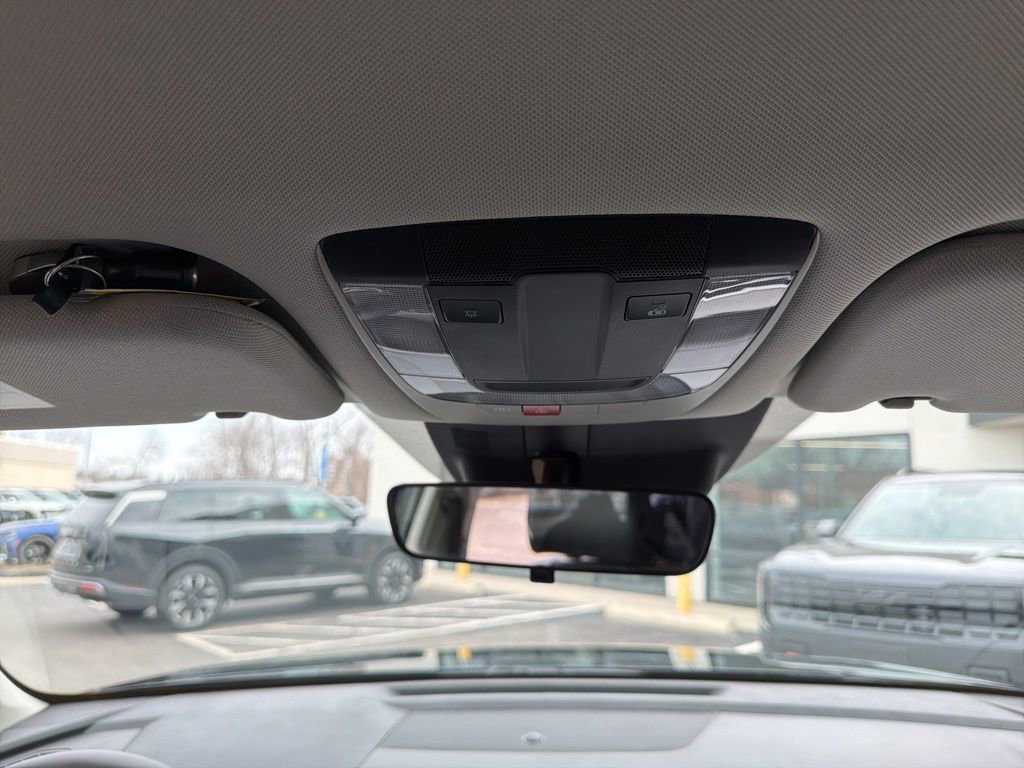 Used 2025 Kia Sorento S image 26