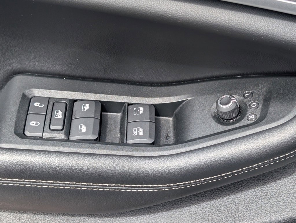 Used 2024 Jeep Grand Cherokee L Limited w/ Luxury Tech Group II image 11