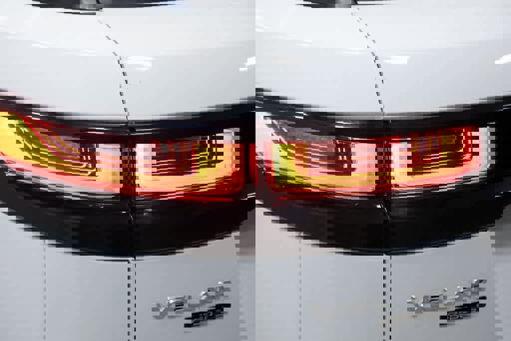 Used 2018 Land Rover Range Rover Velar S image 31