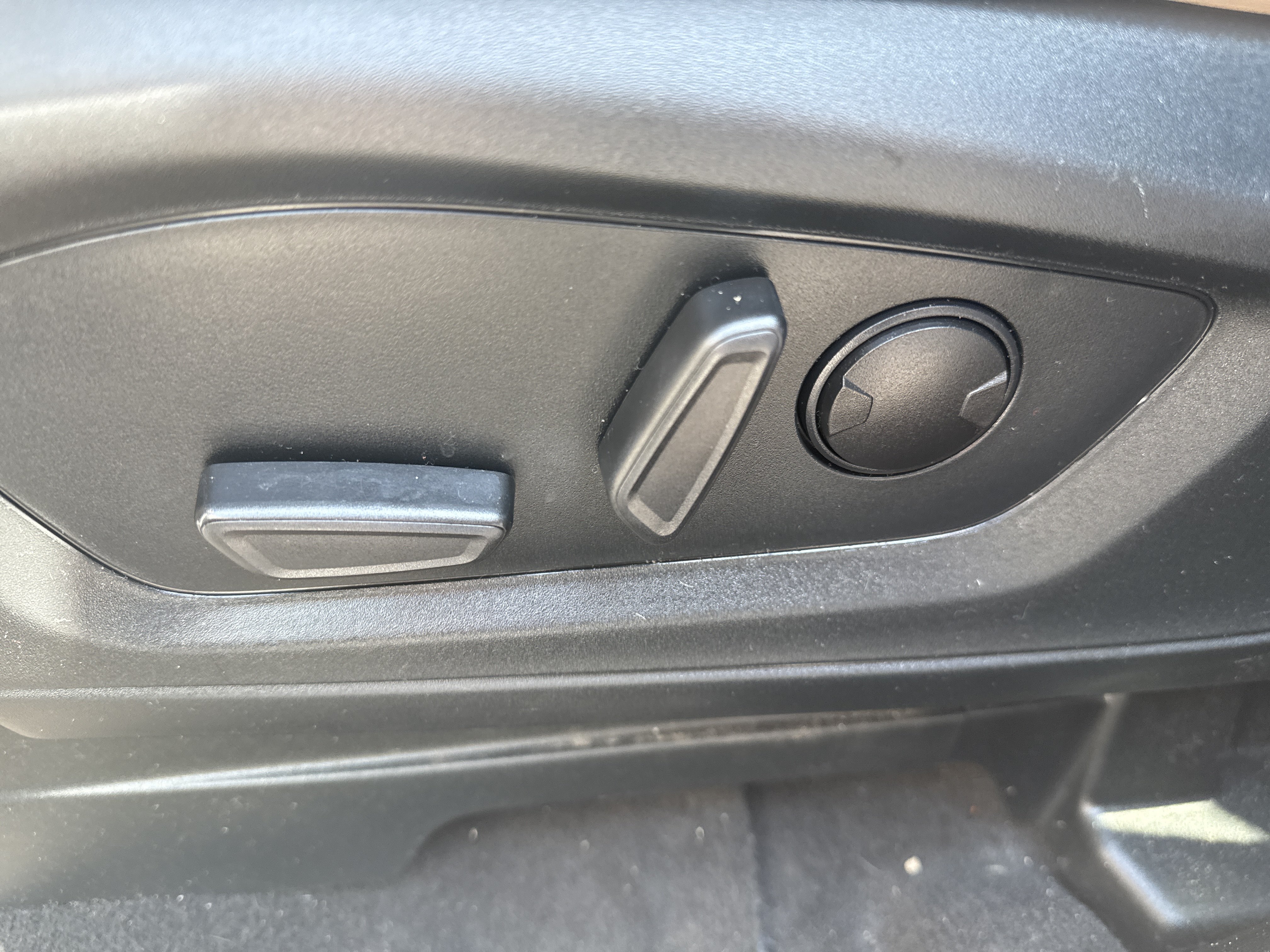 Used 2023 Ford Explorer XLT w/ Equipment Group 202A AWD/4WD image 10