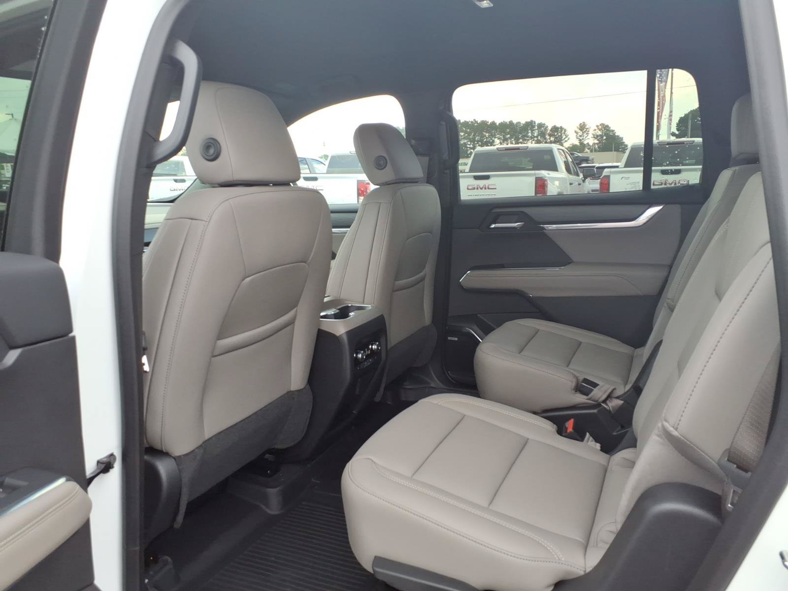 New 2026 GMC Acadia Elevation w/ Elevation Premium Package FWD image 24