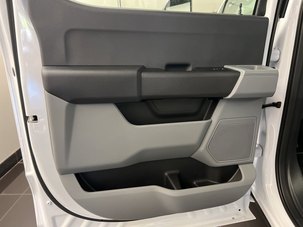 New 2026 Ford F250 XL w/ XL Chrome Package image 27