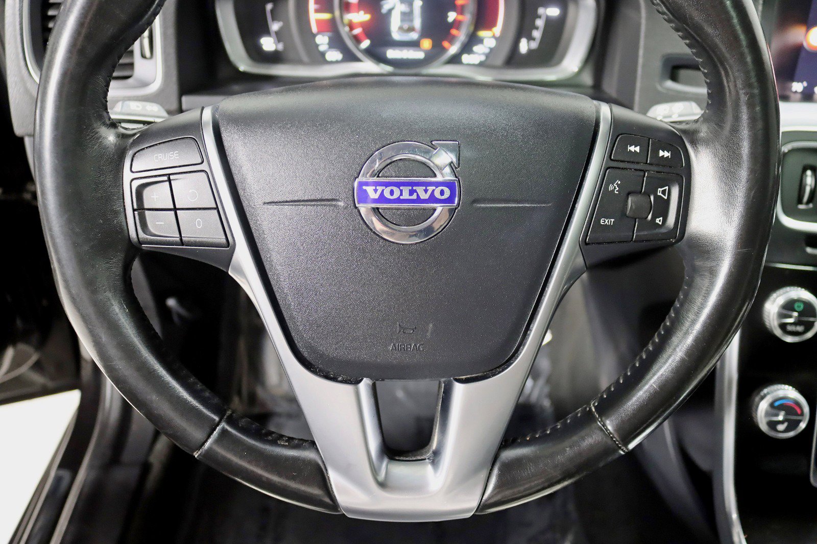 Used 2018 Volvo V60 T5 Cross Country w/ Convenience Package image 15