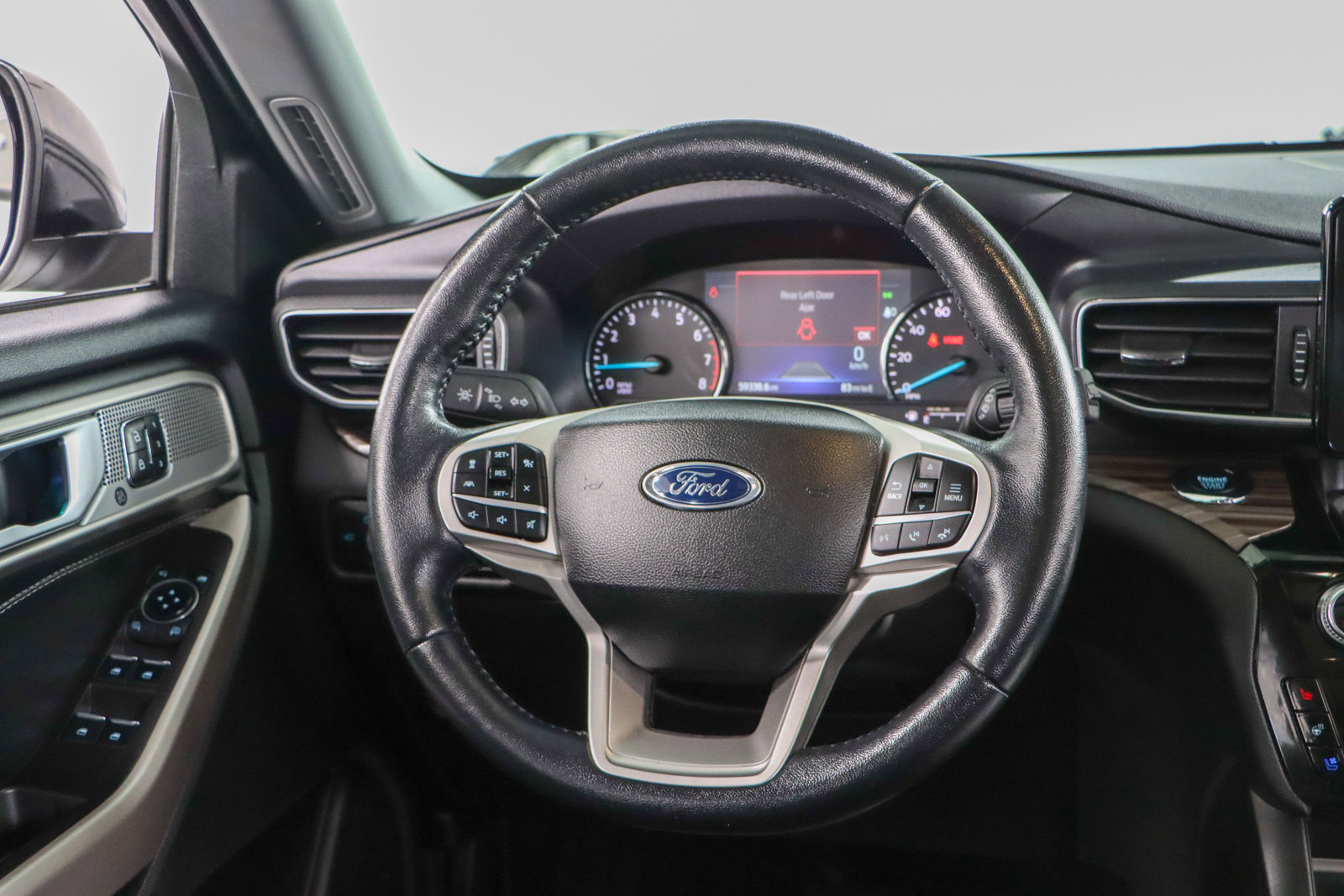 Used 2023 Ford Explorer Limited image 12