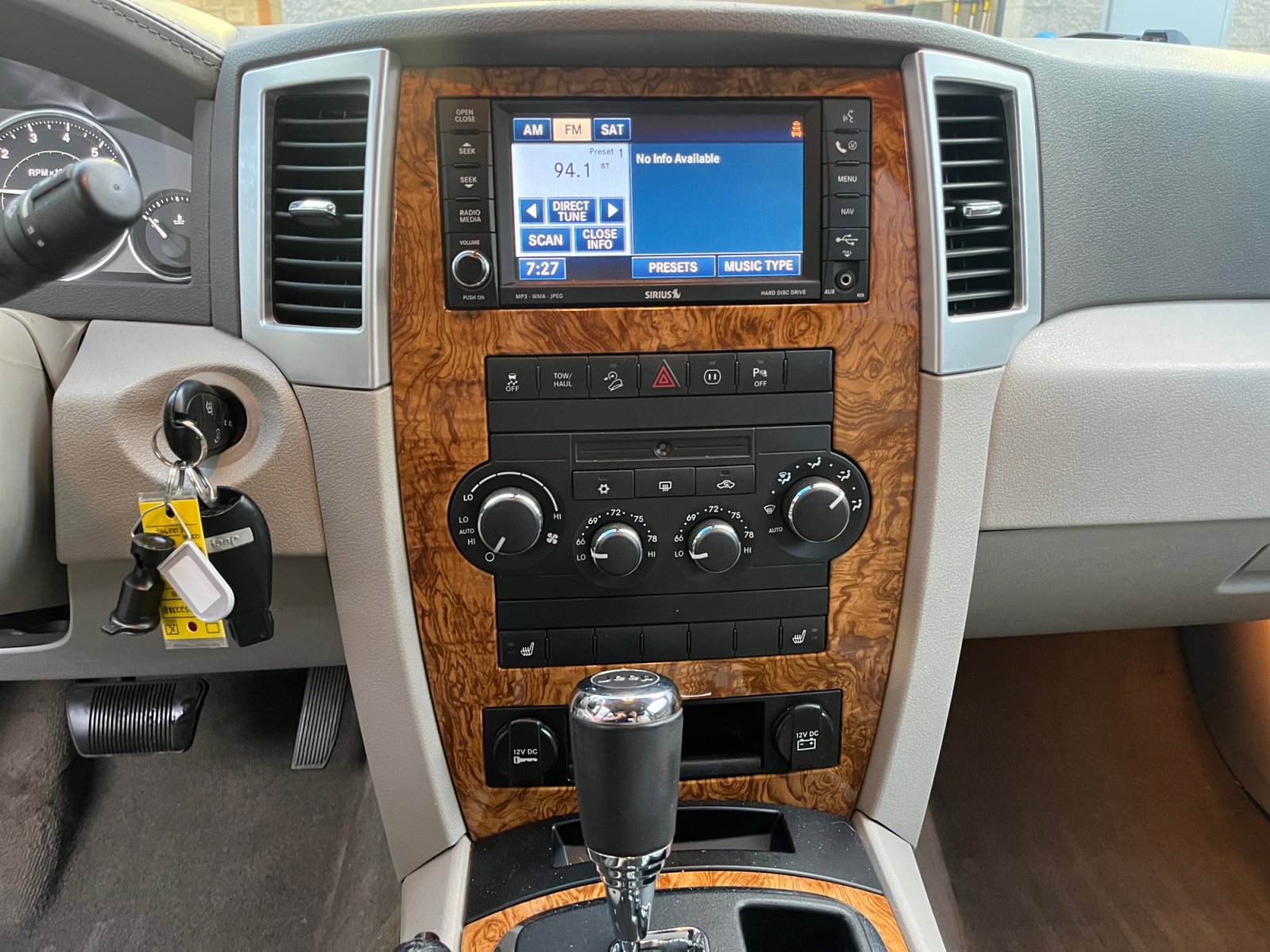 Used 2010 Jeep Grand Cherokee Limited w/ Trailer Tow Group IV image 22